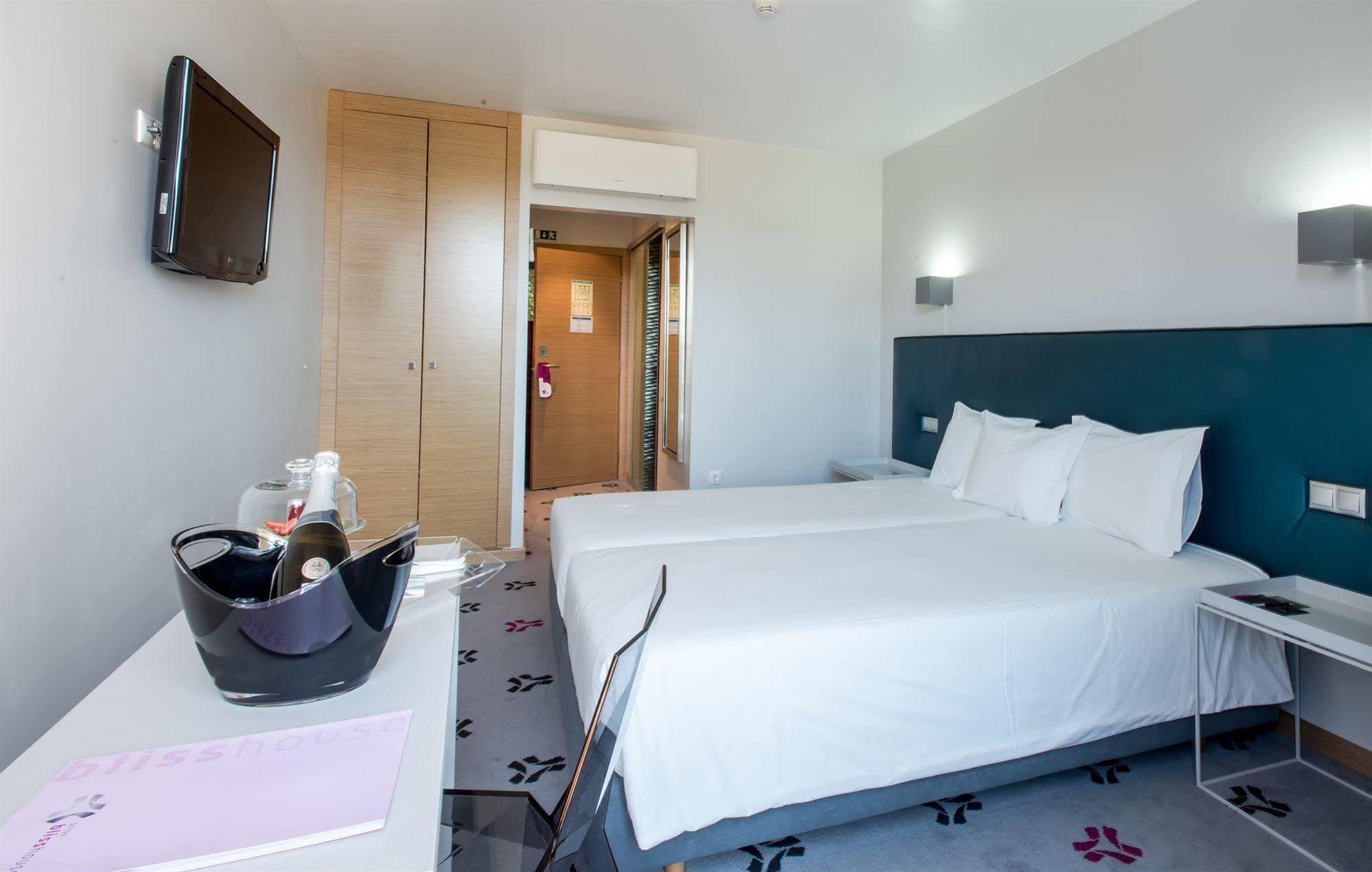 Hotel Bliss